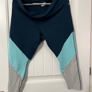Fabletics 3/4 athletic pant size X3